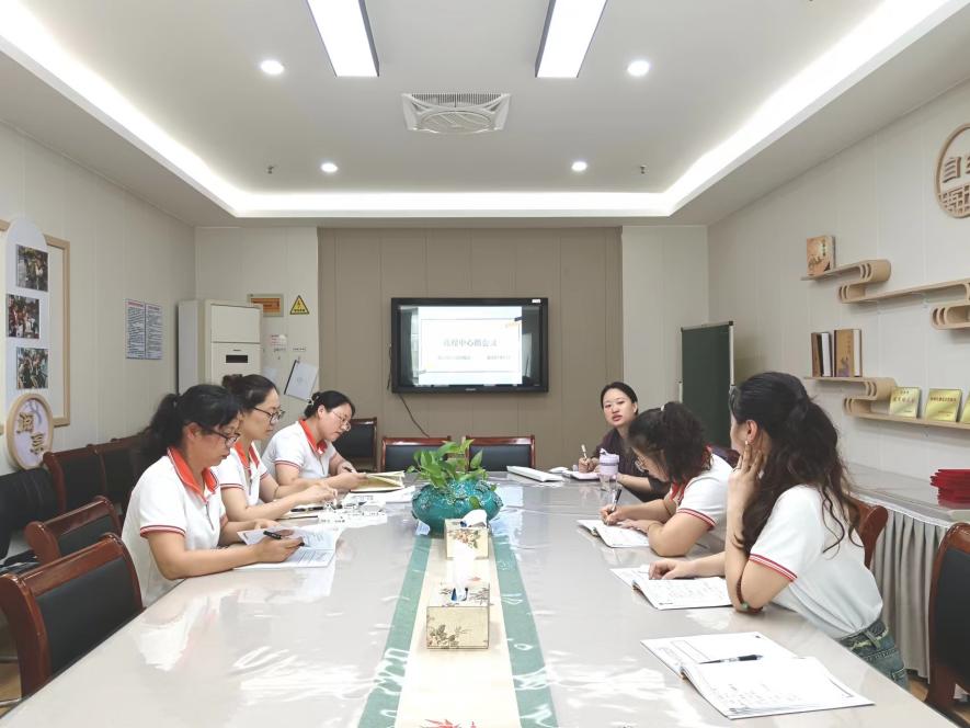 240918聚力课程审议 构建课程框架——栖霞幼儿园翡翠天悦园开展中秋国庆主题活动策划研讨_html_m1b99d14.jpg