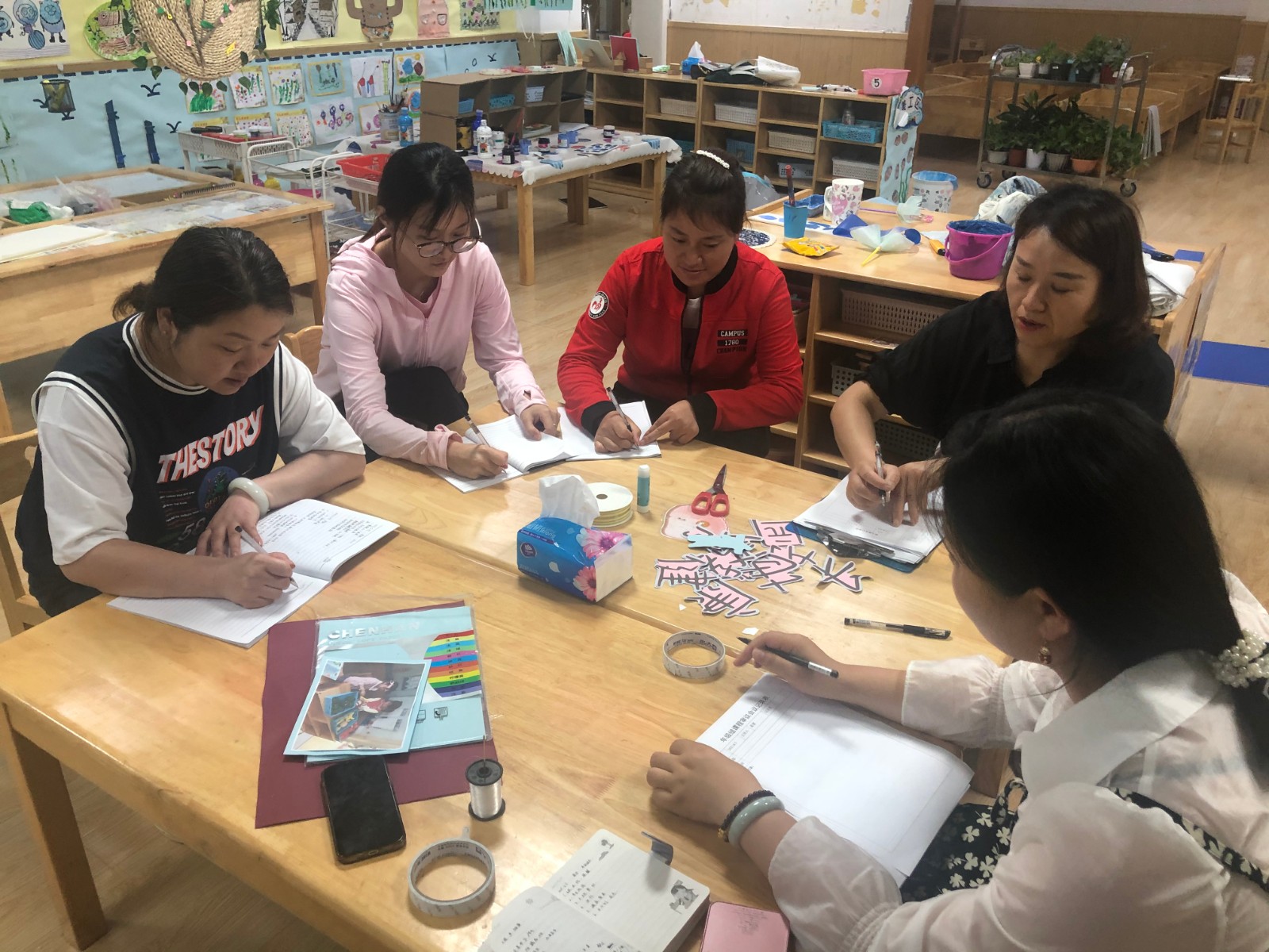 【枫香栖幼】审议，让孩子快乐成长  ——栖幼五福园小班“小朋友的节日”课程审议活动