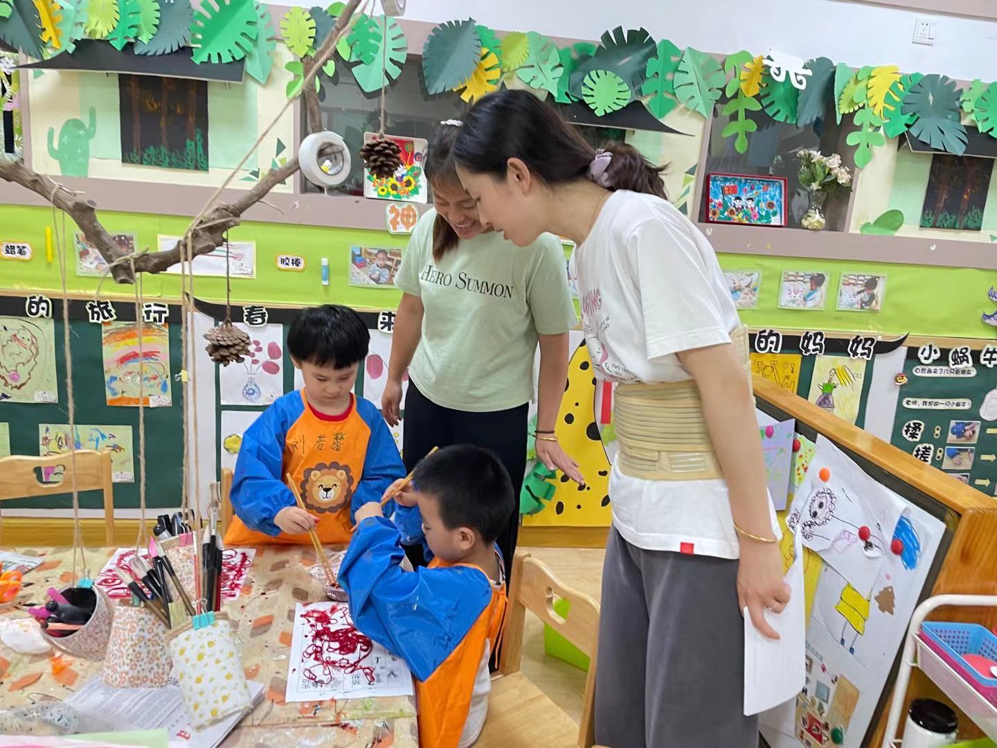 【枫香栖幼】观摩游戏 共同成长  ——栖霞幼儿园五福园区域活动观摩学习