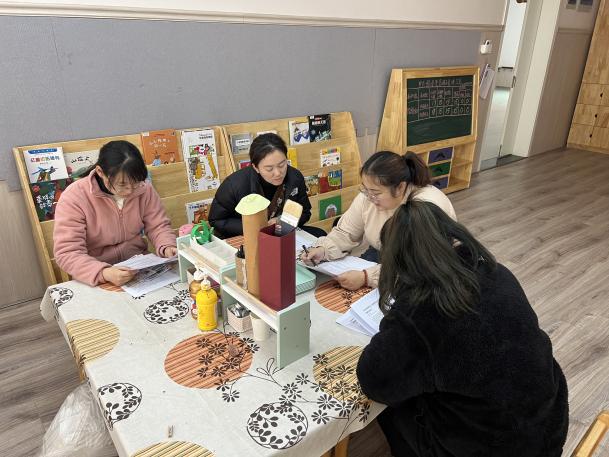221206聚焦实践  巧思共研——记栖霞幼儿园石埠湾园建构组教研活动  艾慧_html_3181d886.jpg