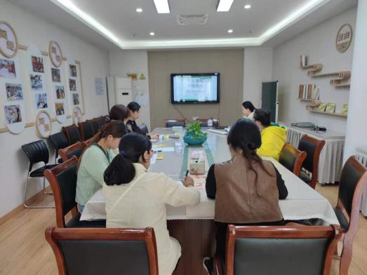 【枫香栖幼】课题引领成长 培训促进提升  ——栖幼红枫分园教师参与”个人课题申报”学习活动