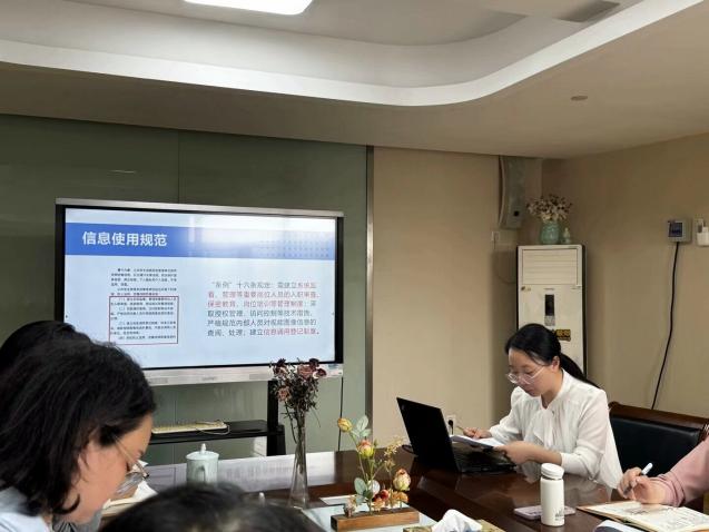 聚焦监控盲区  织密安全防护 ——栖霞幼儿园4月后勤教研活动(1)(1)_html_7c9ded56.jpg