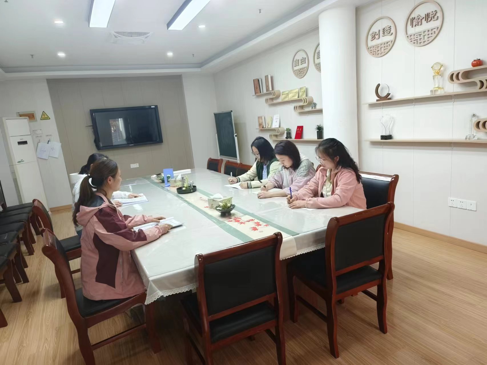 【枫香栖幼】聚焦儿童立场 探索劳动教育  ——栖幼红枫分园课程中心组活动（四）