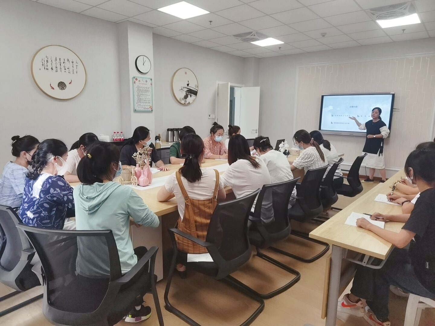【枫香栖幼】观察引深思  教研促成长  ——记栖霞幼儿园翡翠天域园观察教研组学期工作会议活动