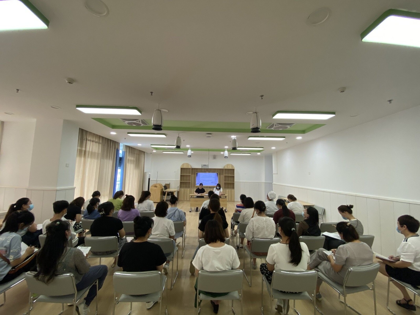 【枫香栖幼】学十项准则 守一生师德  ——记栖霞幼儿园翡翠天域园师德师风专项学习活动