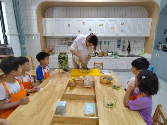 【枫香栖幼】劳动收获美好 共育促进成长  ——记栖霞幼儿园石埠湾园大班家长助教活动