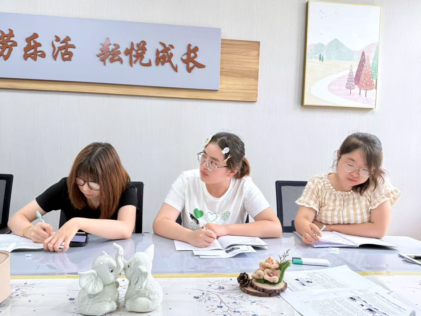 250625 凝心聚力共研训，砥砺深耕促成长——栖霞幼儿园翡翠天悦园园本研训(五）(1)_html_64ab1cb1.png