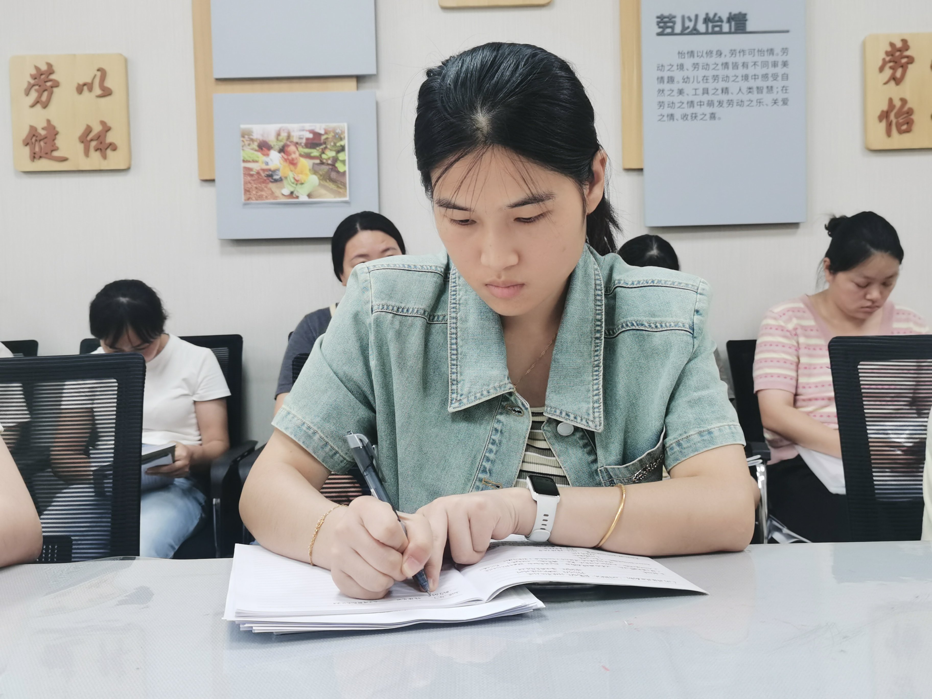 250623弘扬教育家精神  勇担新时代使命——栖霞幼儿园翡翠天悦园师德学习_html_7a3735c3.jpg