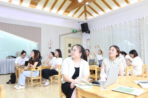 240830学习信息技术 提升专业素养——栖霞幼儿园清校云成长档案平台学习与操作培训活动_html_70086026.jpg