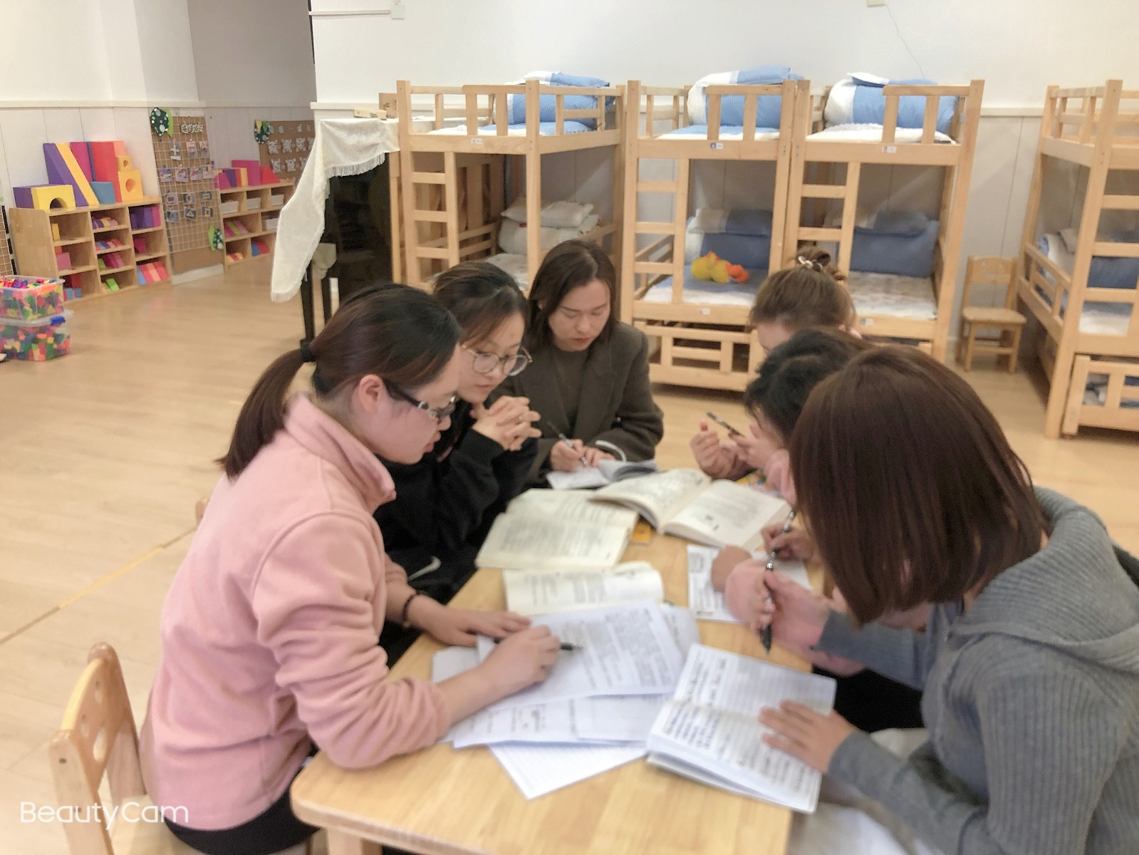 【枫香栖幼】聚焦审议  共思共享  ——栖幼翡翠天域园小班年级组《踏踏响》中审议