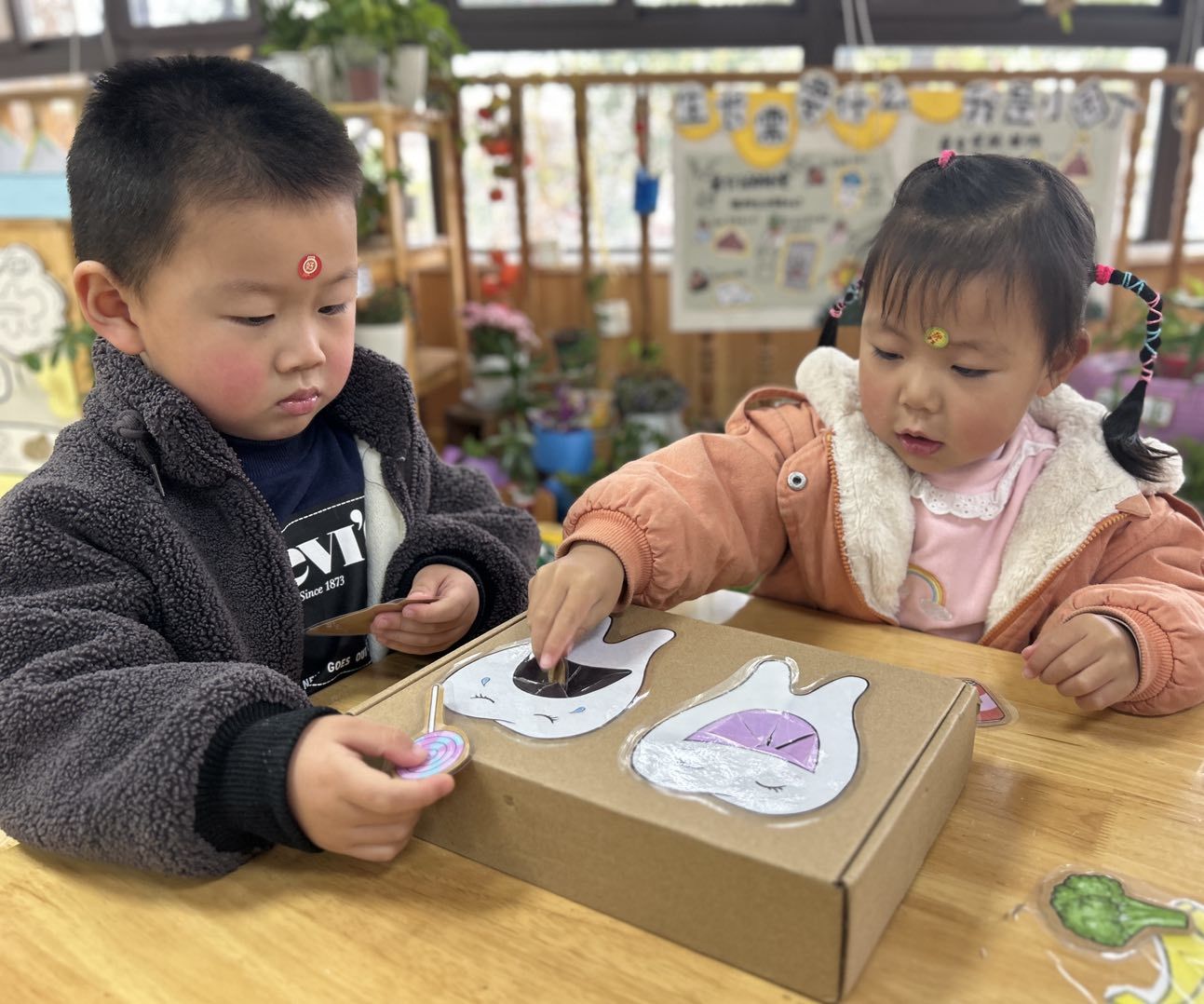 230324奇思妙想 寓“教”于乐——记栖霞幼儿园五福园教师自制教玩具评比活动_html_78804622.jpg