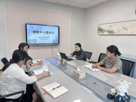 【枫香栖幼】聚焦课程建设，赋能幼儿成长  ——栖霞幼儿园翡翠天域园课程中心组活动