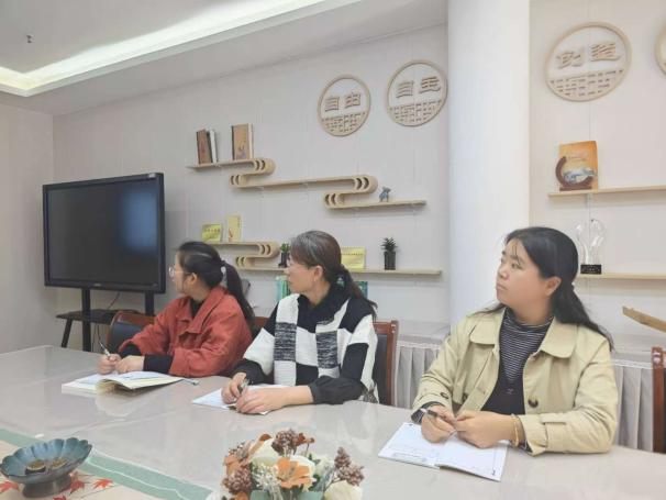 筑牢师德底线  坚守教育初心——记栖幼红枫分园师德专项学习活动  万紫薇_html_m67c80c81.jpg