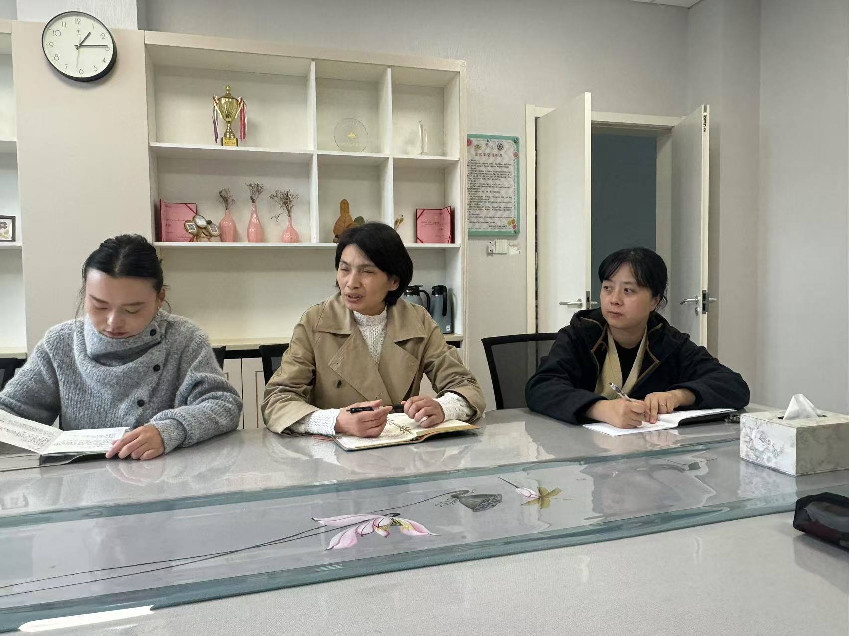 241021“审”而有悟 “议”而前行——栖幼翡翠天域园课程中心组活动_html_b2c8c71.jpg