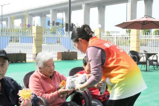 241011助老护残 志在行动——栖霞幼儿园团支部志愿服务活动_html_5d6b7ecd.jpg