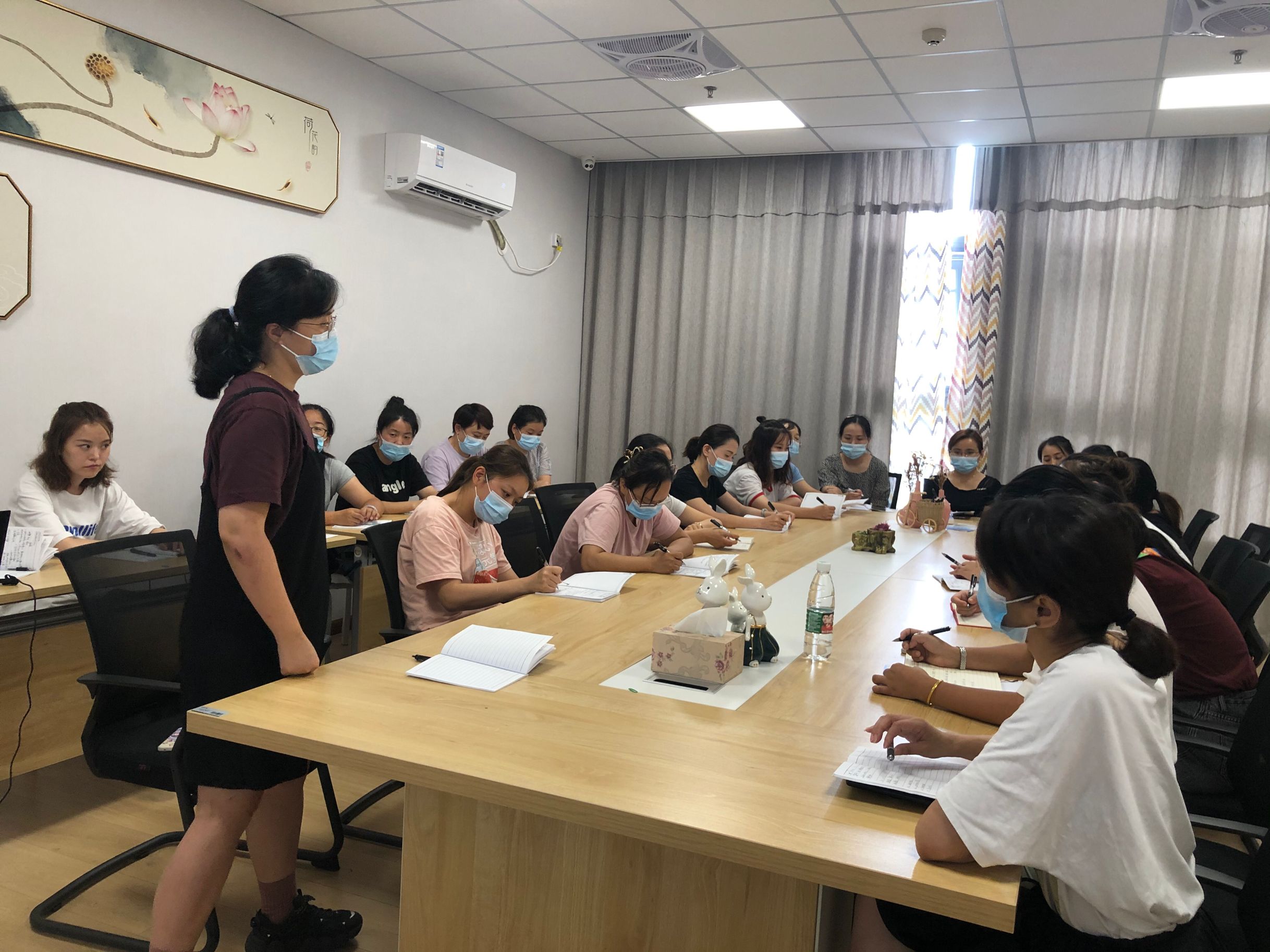 【枫香栖幼】《指南》学习融实践 提升教学教学基本功  ——栖幼翡翠天域园业务学习之幼儿园一日活动组织与情况反馈