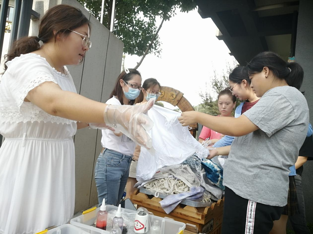 【枫香栖幼】遇见扎染，向美而行  ——栖霞幼儿园翡翠天域园教师专业学习培训