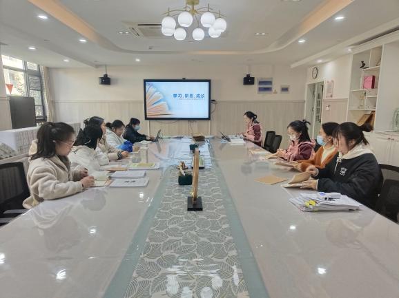 231128 学习 研思 成长——记栖霞幼儿园石埠湾园业务学习会议 马思睿_html_428b9e5a.jpg