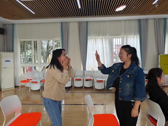 与心相约 向阳成长——记栖霞幼儿园红枫分园心理健康团建活动（万紫薇）_html_m3edfe92f.jpg