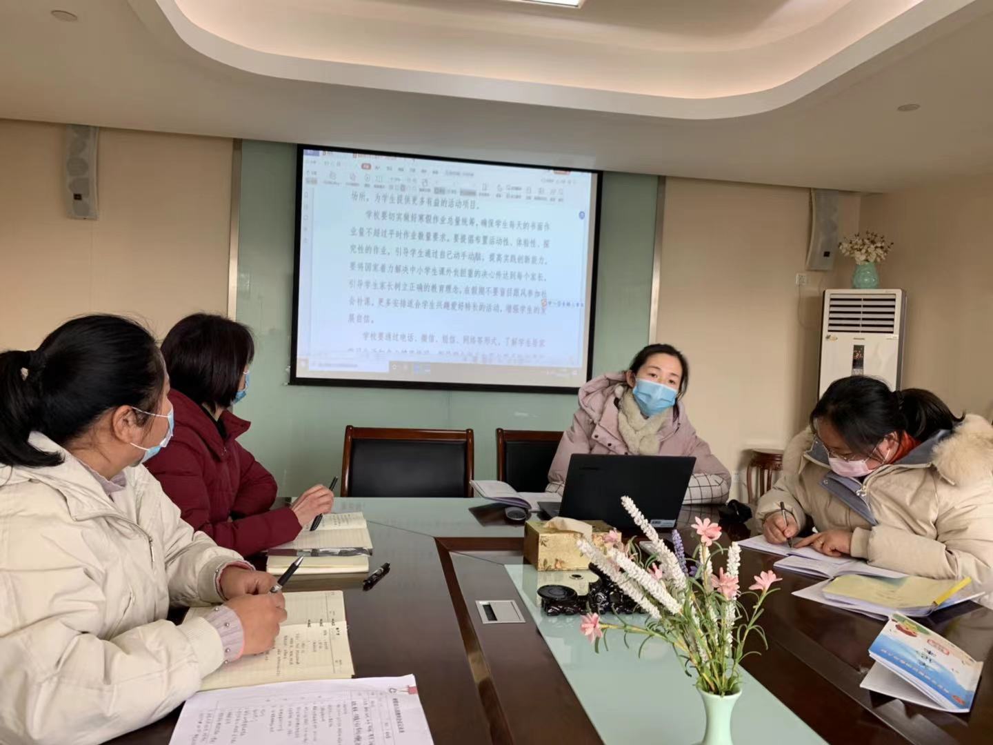 【枫香栖幼】 强师德师风之建设 扬师德师风之正气 ——记栖霞幼儿园五福园师德师风专项会议