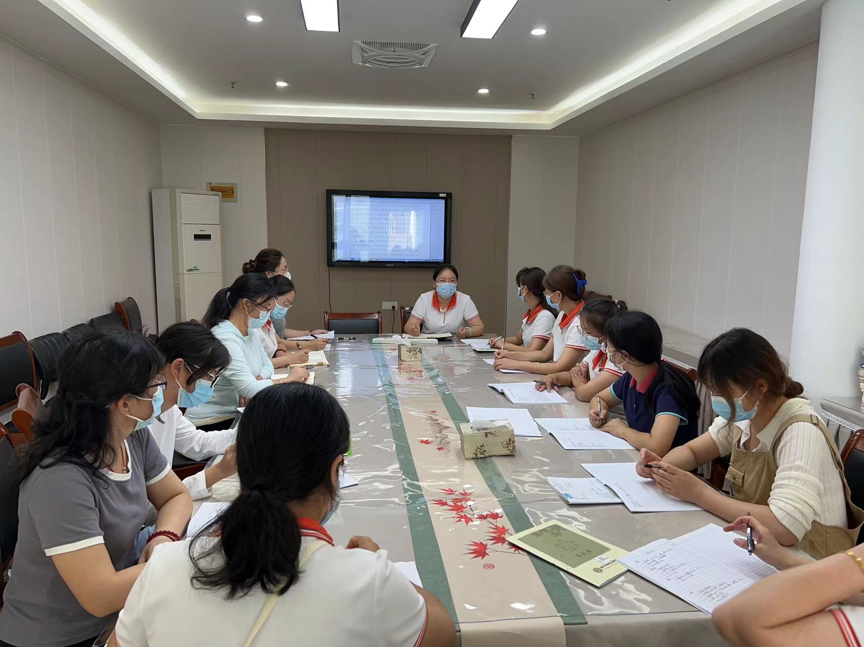 220905守师德底线 铸高尚师魂——栖霞幼儿园红枫园开展师德师风警示教育活动 - 副本_html_m3f1d113d.jpg