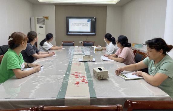 220823 学习不止步  暑期培训忙——栖幼红枫园暑期园本培训活动（一）1_html_3a99dc97.jpg