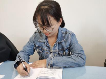 230509追随足迹 珍藏美好栖霞幼儿园翡翠天域园幼儿成长手册培训活动_html_63ed0ac4.jpg