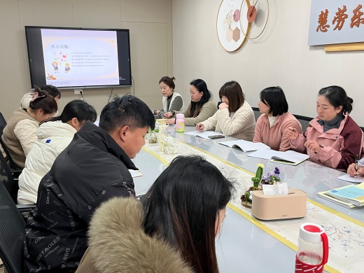 241212知法于心 育幼于行—栖霞幼儿园翡翠天悦园师德师风学习活动_html_m52d5da36.jpg