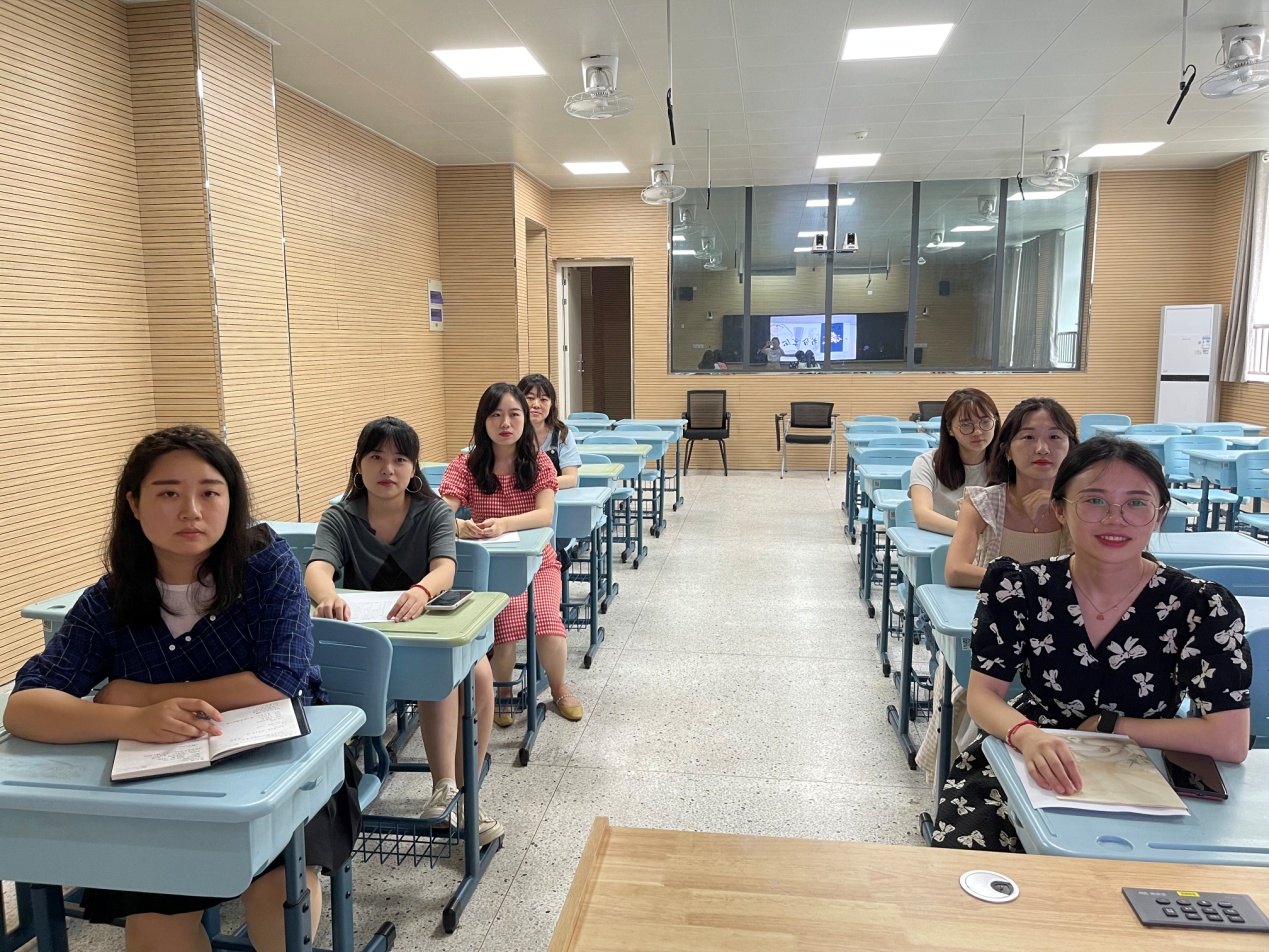 【博学广志】与书香为伴 与梦想同行--美术组读书分享交流活动_html_3d7e7f0b.jpg