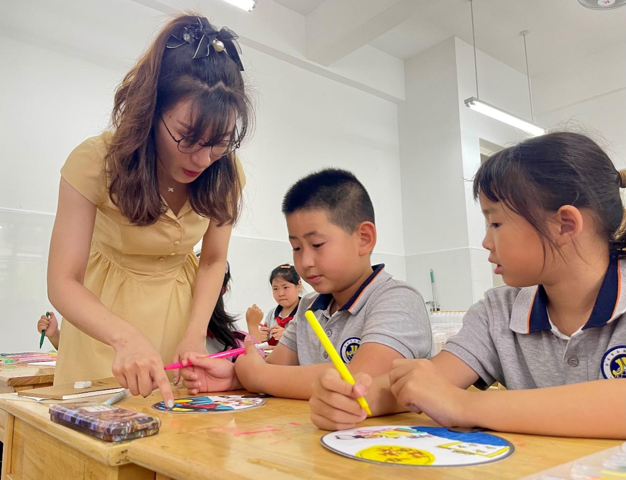 【博学广志】“绘”中秋 月团圆——金小广志路校区“情系中秋”美术特色活动_html_2cf22a46.jpg