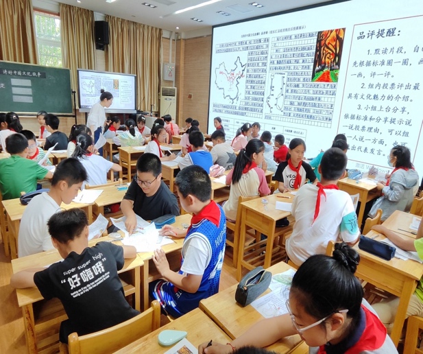 完善“一个经验”，深化课标实践——栖霞区小学语文高年段主题教研暨黄文峰名师工作室主题活动_html_13bdadb2.jpg
