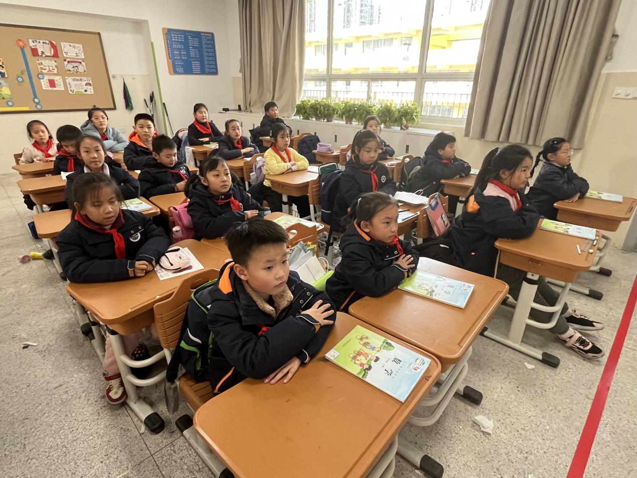 【湖畔·童化课堂】动手深探究，以研促成长——数学校本研修之课例研讨（241）_html_5600c2f7.jpg