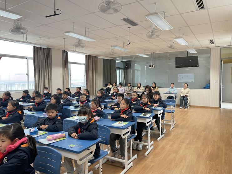 【湖畔·童化课堂】以活动引领课堂，让知识动态生成——数学校本研修之课例研讨（195）_html_59792e9c.jpg