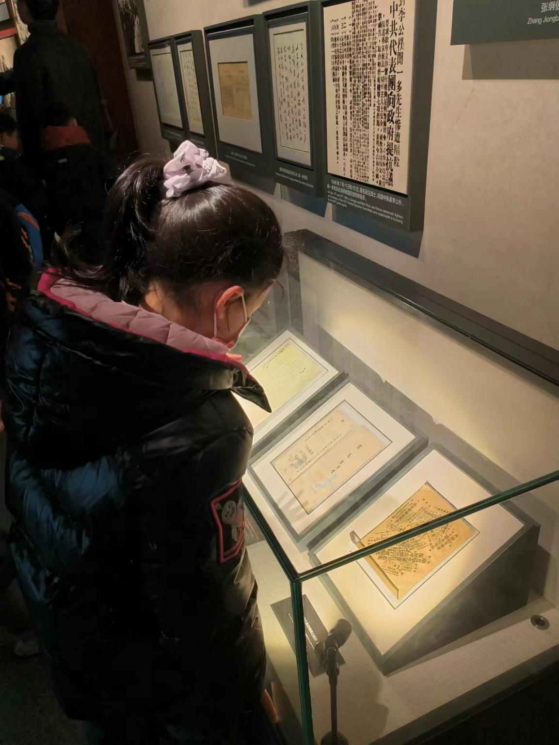 【湖畔·红领巾】红领巾寻访伟大成就（六十九）——奋进新时代，聚力强军梦  一（12）中队寻访纪实_html_4f5009cf.jpg