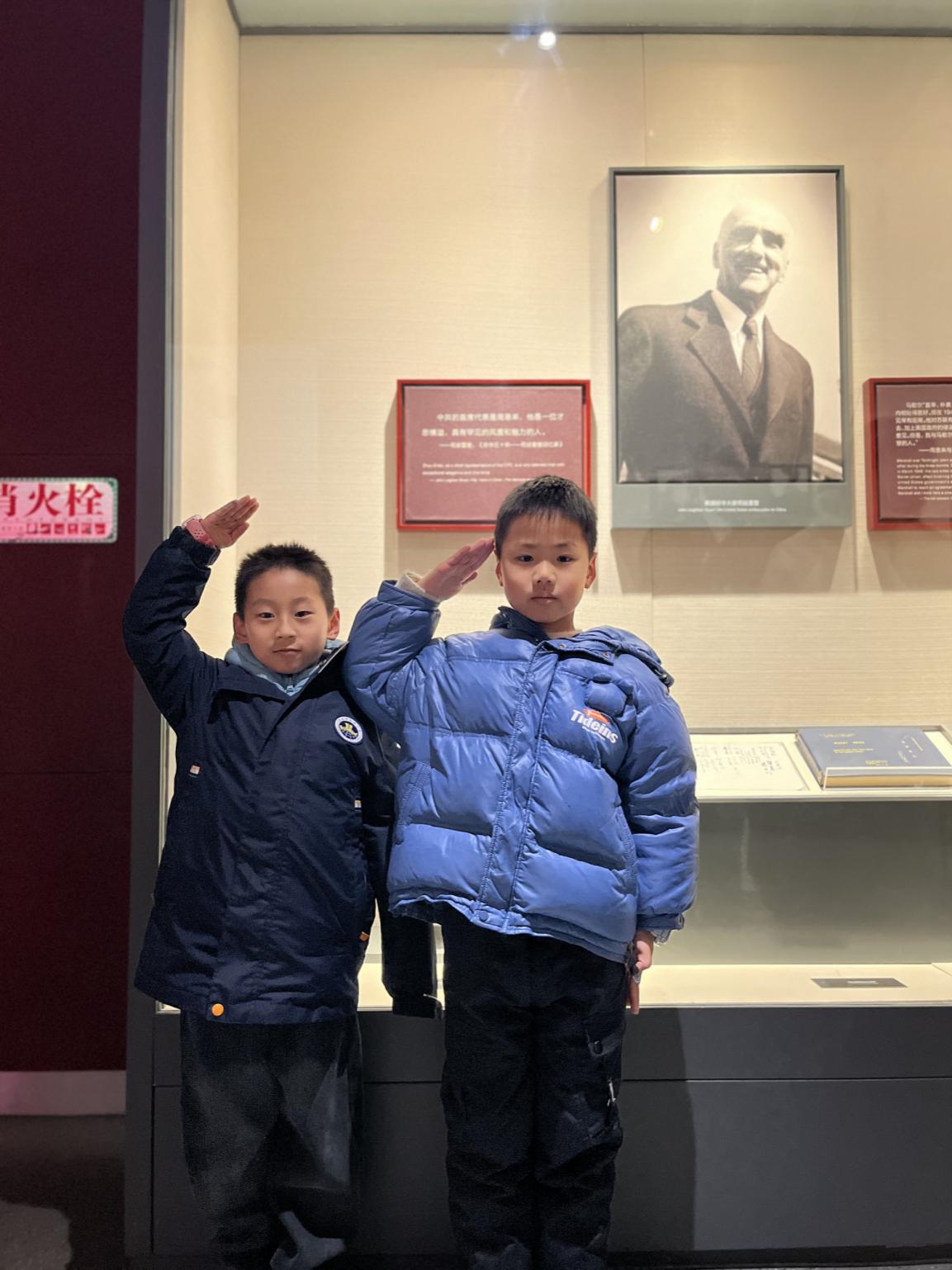 【湖畔·红领巾】红领巾寻访伟大成就（六十九）——奋进新时代，聚力强军梦  一（12）中队寻访纪实_html_m528aafa5.jpg