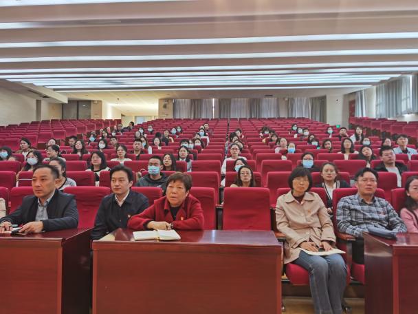 【湖畔·先锋示范】（主题党日）学习入心 奋勇前进——中共南京市金陵小学总支部集中收看二十大开幕会暨党课_html_m78ebec4c.jpg