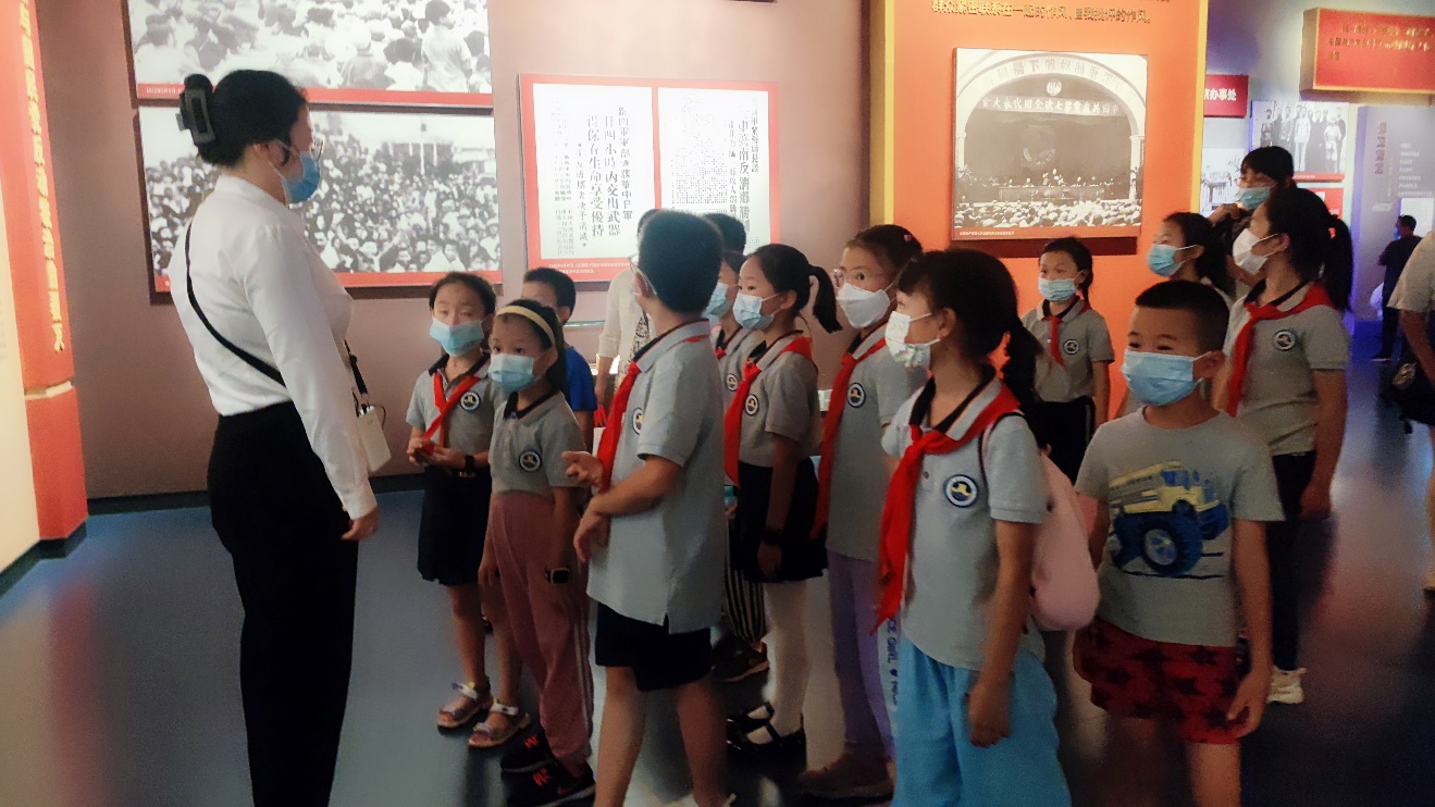 【红领巾寻访】 传承红色基因 缅怀革命先烈——金陵小学广志路校区三20中队寻访渡江胜利纪念馆_html_594671cc.jpg