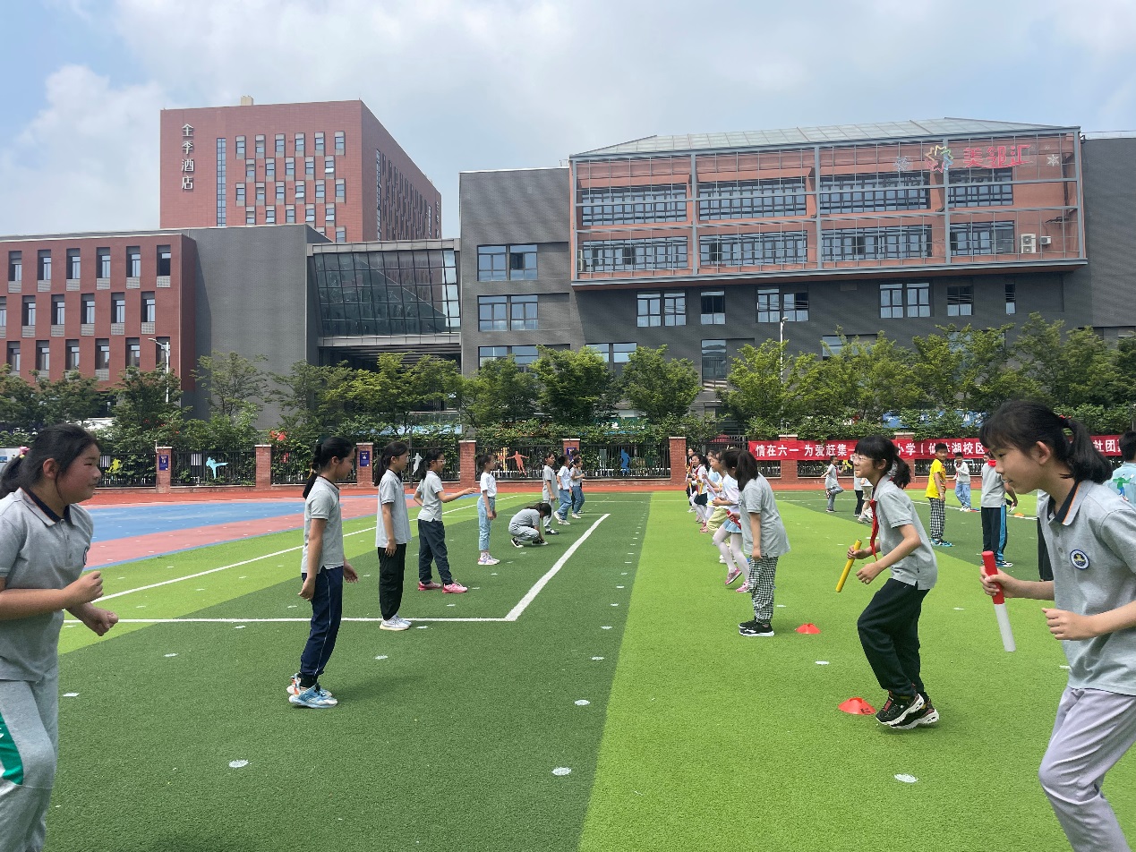 【湖畔·童化课堂】展体育课堂风采  以研促教共成长——体育校本研修之课例研讨（4）_html_m1f2e9621.jpg
