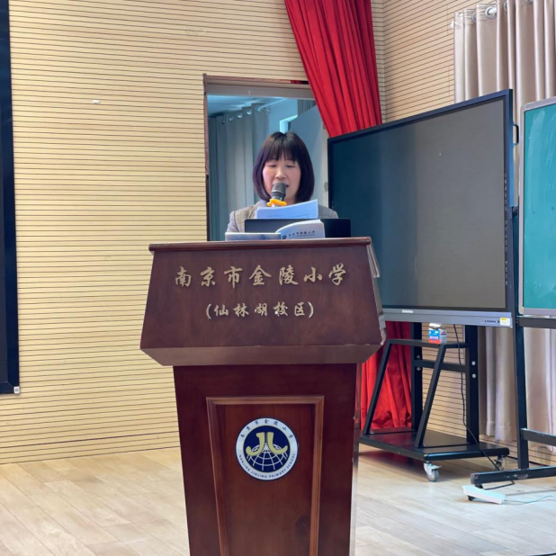 【湖畔·先锋示范】优秀党员事迹——三尺讲台践党性 教育征途育桃李_html_m26817b44.png