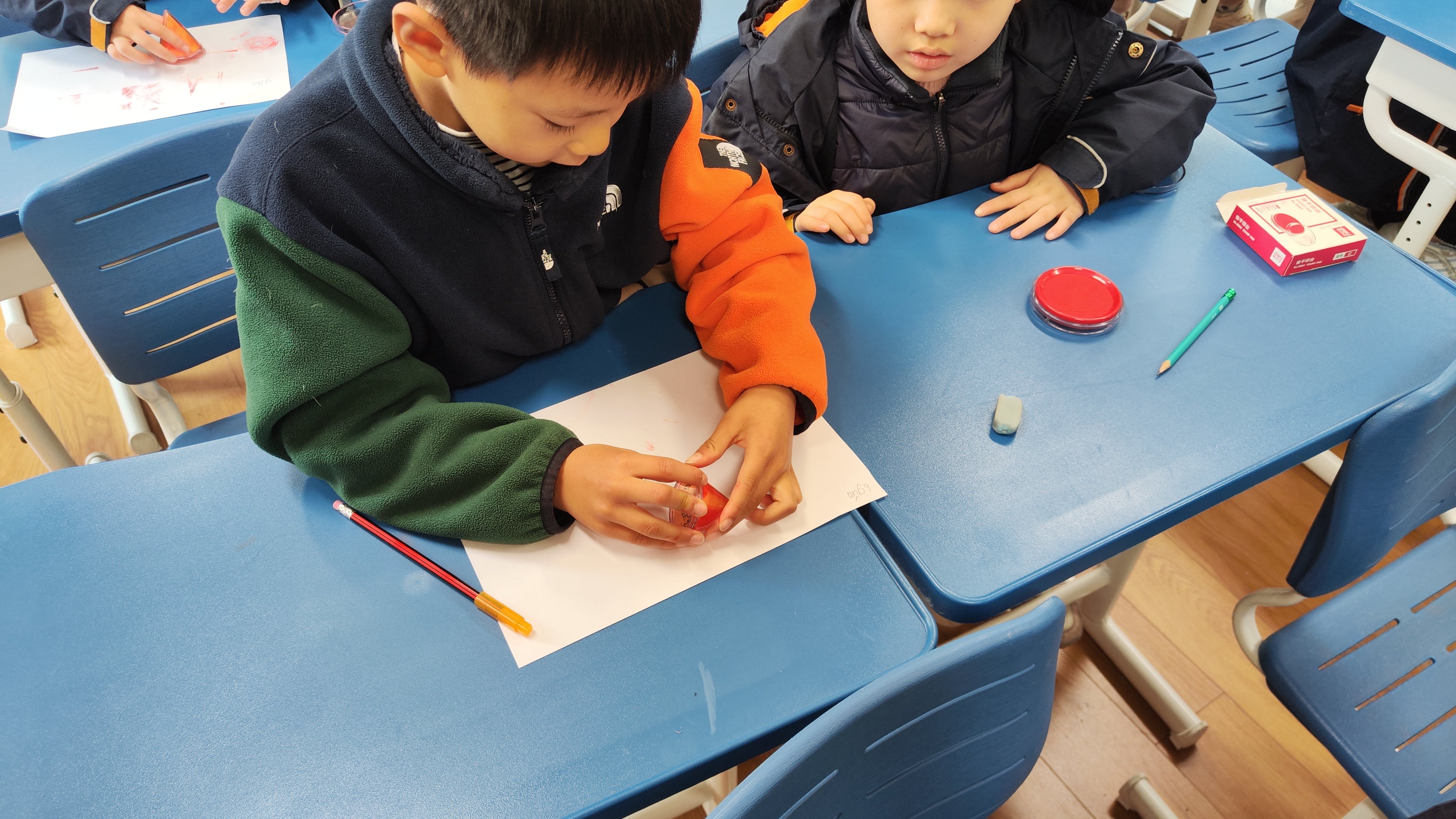 【湖畔•童话课堂】“故事点燃兴趣，动手实践真知”——数学故事汇之课例研讨（151）_html_m7db373de.jpg
