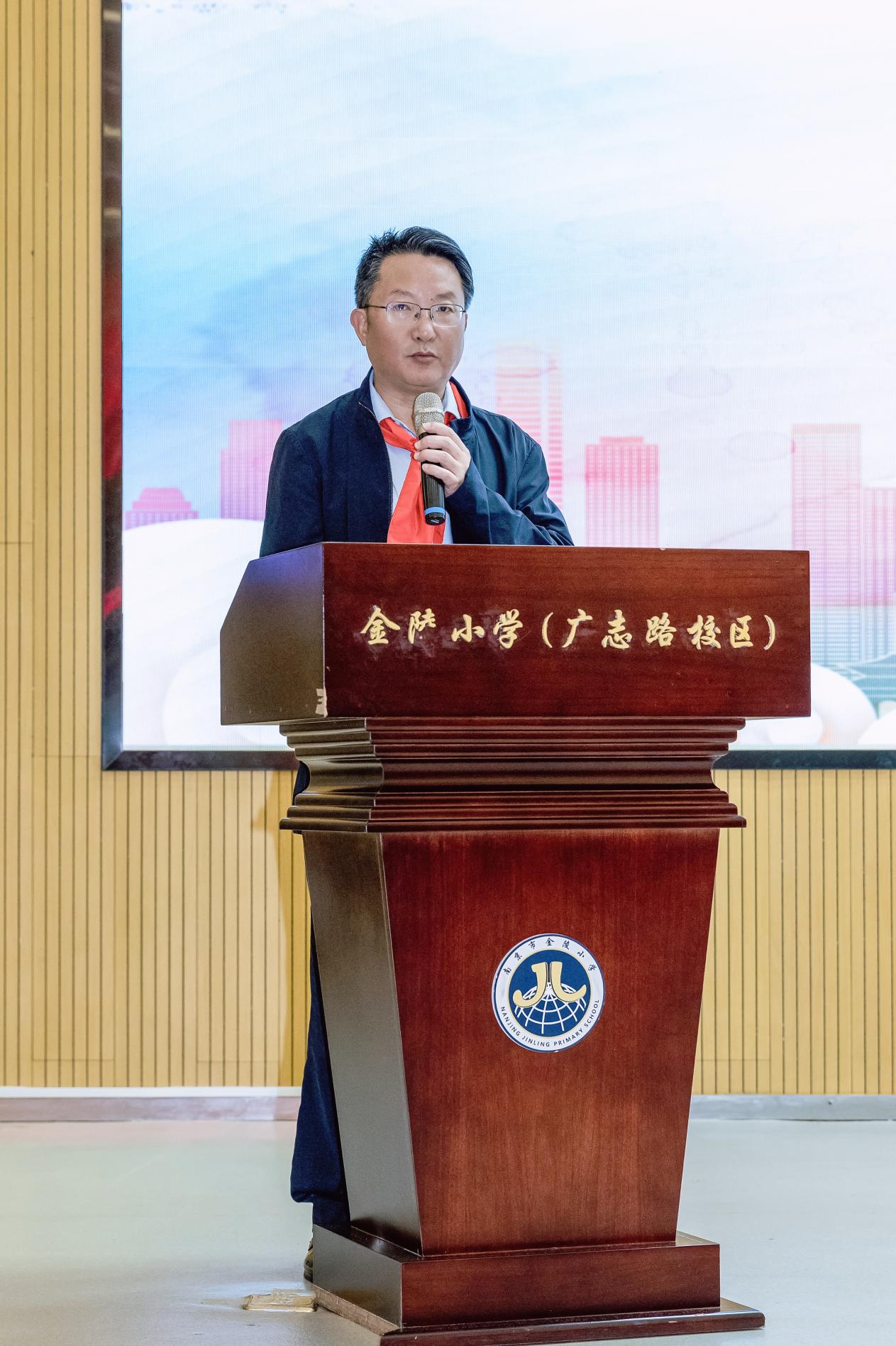 【博学广志】拥抱新时代 奋进新征程——中国少年先锋队南京市金陵小学第三次代表大会成功召开_html_m1974e76e.jpg