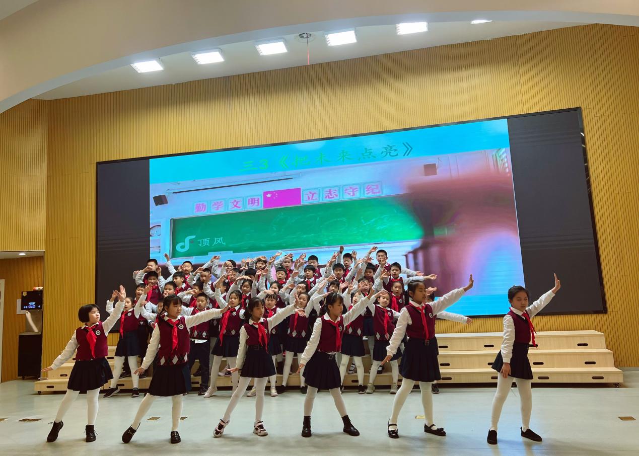 【博学广志】礼赞二十大 歌声伴成长——金小广志路校区第三届广志艺术节暨“萌娃唱红歌”主题活动三年级歌唱专场_html_4207b8b5.jpg
