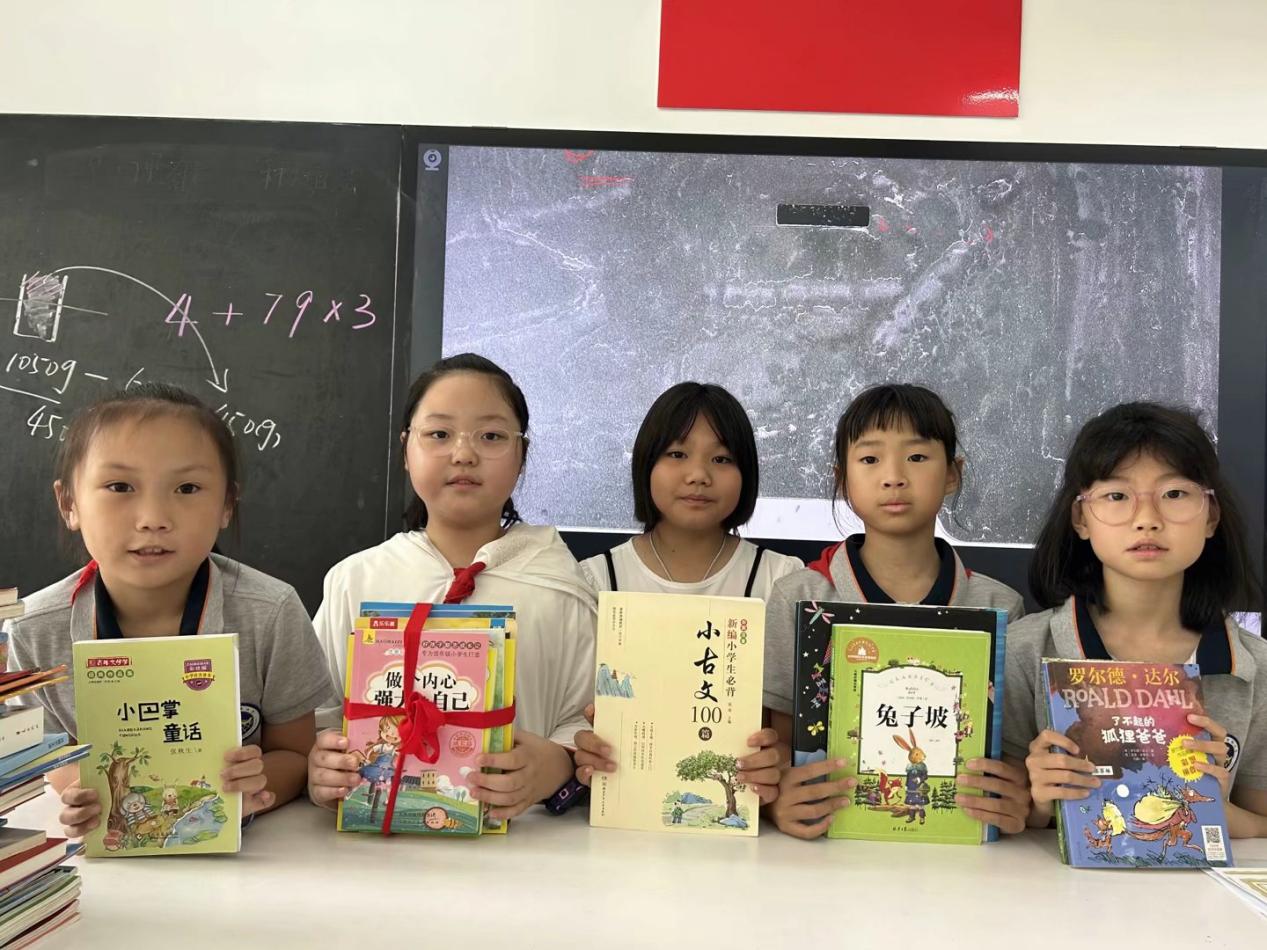 【博学广志】图书捐赠满校园 传递书香助成长——金陵小学广志路校区图书捐赠活动_html_m3c990fe1.jpg