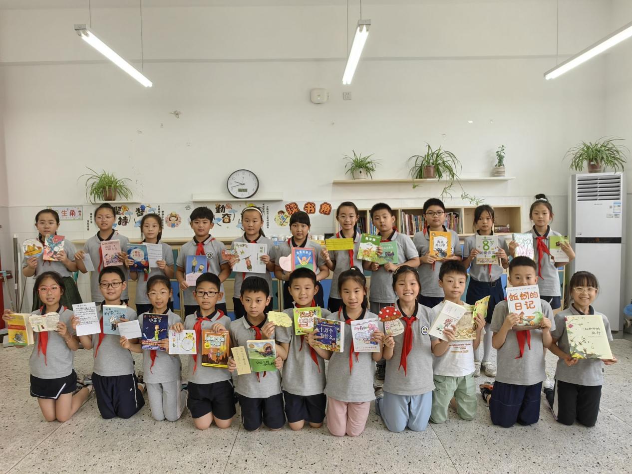 【博学广志】图书捐赠满校园 传递书香助成长——金陵小学广志路校区图书捐赠活动_html_m30e12cd0.jpg