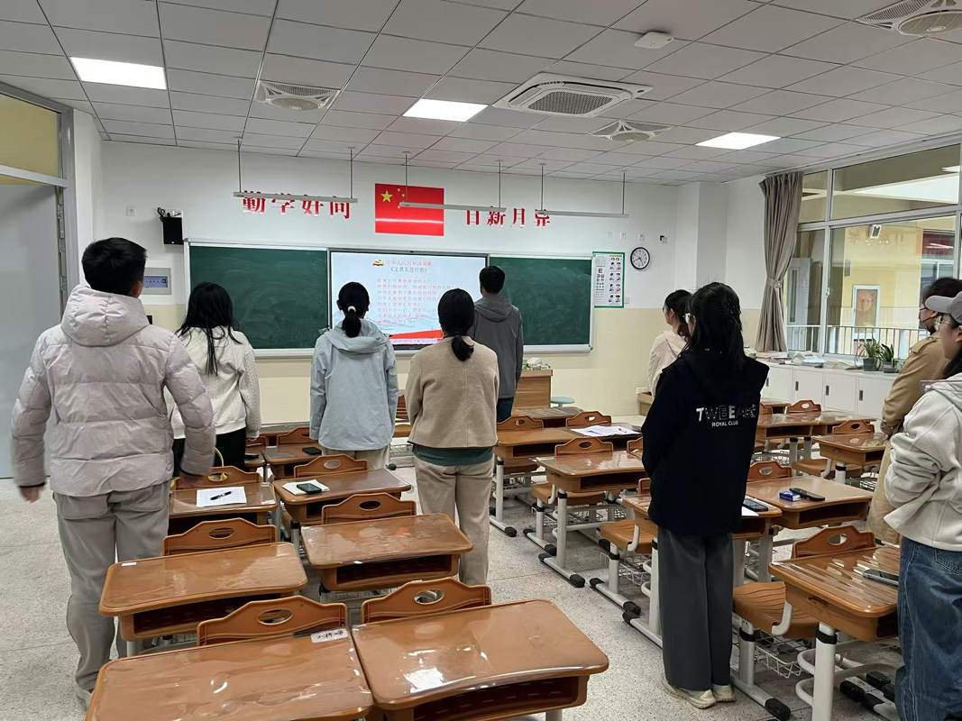 【湖畔·先锋示范】深学两会精神，凝聚奋进力量——南京市金陵小学仙林湖校区第二党支部书记党课暨主题党日活动_html_m1ab7ee0.png