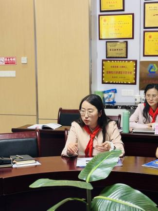 心系红领巾 当好引路人——林卫云名辅导员工作室举行一年级预备辅导员专题培训活动_html_65fb8032.jpg