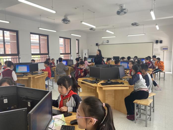 【湖畔光影】“双减”精神进课堂，行政听课促落实——金陵小学（仙林湖校区）“推门听课”活动（10）_html_m4eb2dd2d.jpg