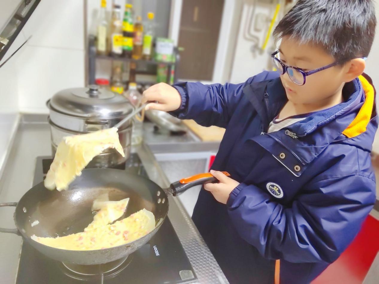 【博学广志】劳动践于行，美德润于心_html_m61305a52.jpg