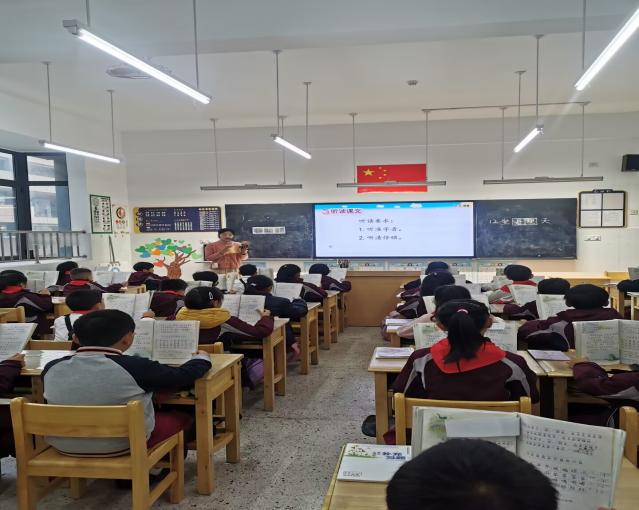 【博学广志】教研并进，研有所得——金陵小学广志路校区语文组校本教研活动_html_7fe8c7b6.jpg