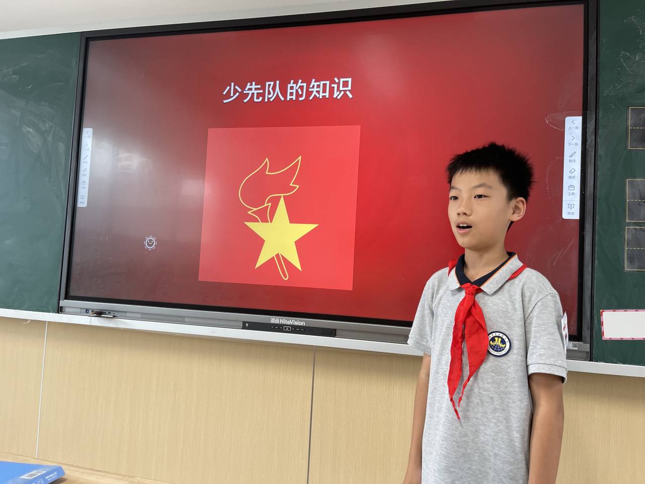 【湖畔·红领巾】逐梦红领巾，争做好队员——金陵小学（仙林湖校区）2023-2024学年大队委换届选举_html_ad84d74.jpg